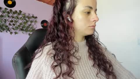 Snapshot of kassandra_james chatting on December 17, 1:05 pm kassandra james online show from December 17, 1:05 pm