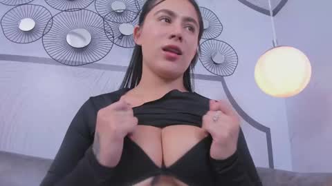 Snapshot of katalellastarr chatting on October 3, 1:00 am KatalellaStarr online show from October 3, 1:00 am
