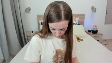 kate_redgar online show from May 7, 6:00 pm