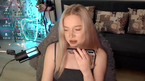 Lisa online show from September 15, 9:55 pm