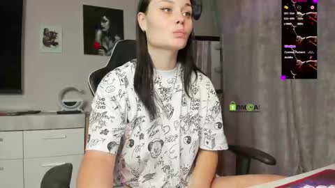 Snapshot of kathiekat chatting on March 9, 5:00 am Kathie online show from March 9, 5:00 am