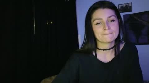 Snapshot of katlopez19 chatting on January 14, 12:22 am katalina online show from January 14, 12:22 am