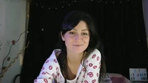 Snapshot of katlopez19 chatting on January 15, 12:30 am katalina online show from January 15, 12:30 am