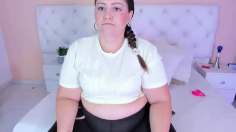 Snapshot of katte_landerr chatting on September 29, 1:27 pm Katte online show from September 29, 1:27 pm