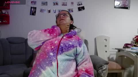 Snapshot of kattie_love chatting on January 30, 3:55 am kattie online show from January 30, 3:55 am