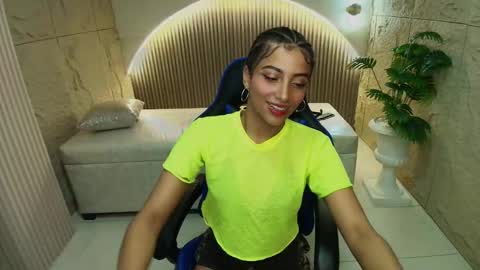 Snapshot of katty_berry_r chatting on September 12, 9:00 pm Katty online show from September 12, 9:00 pm