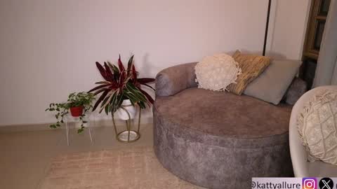 Snapshot of kattyallure chatting on December 3, 11:13 pm Katty online show from December 3, 11:13 pm