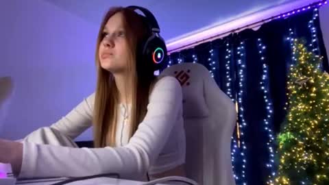 Amia online show from January 8, 8:40 am