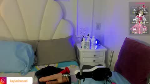 kaylachannell online show from June 15, 3:40 am
