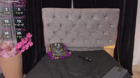 kaylee_lee online show from November 14, 4:12 am