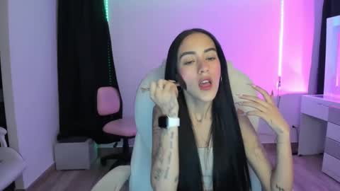 Snapshot of kaylie_xxx chatting on December 9, 11:13 pm kaylie online show from December 9, 11:13 pm