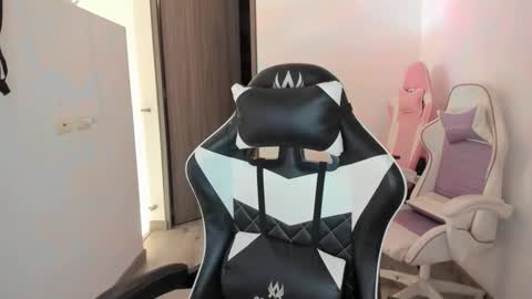 Snapshot of kaylie_xxx chatting on October 6, 11:05 am kaylie online show from October 6, 11:05 am