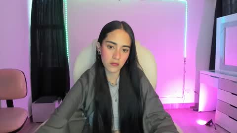 Snapshot of kaylie_xxx chatting on December 18, 10:24 pm kaylie online show from December 18, 10:24 pm