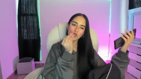 Snapshot of kaylie_xxx chatting on December 17, 8:32 pm kaylie online show from December 17, 8:32 pm