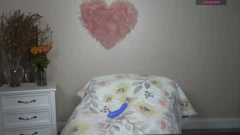 Snapshot of kb3301 chatting on September 10, 2:55 am EliandKylie online show from September 10, 2:55 am