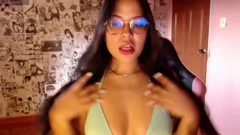 Snapshot of keikim_ chatting on February 1, 8:47 pm Kimk online show from February 1, 8:47 pm
