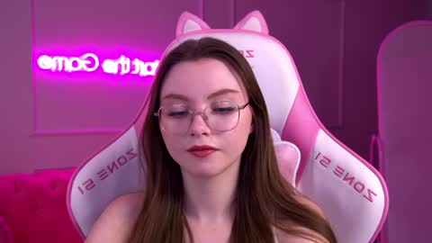 Snapshot of keiraace chatting on February 22, 1:12 pm Keira online show from February 22, 1:12 pm