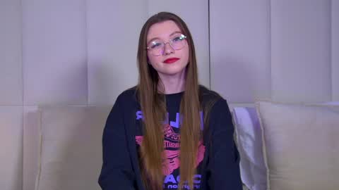 Snapshot of keiraace chatting on February 5, 6:37 pm Keira online show from February 5, 6:37 pm