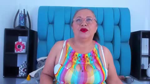 Snapshot of keiralennox chatting on February 12, 12:44 pm online show from February 12, 12:44 pm