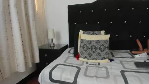   online show from November 19, 12:05 pm