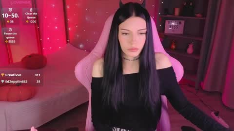 Kelly online show from April 25, 1:41 pm