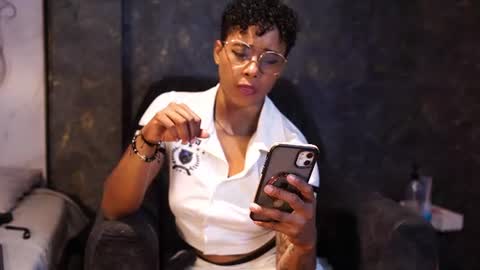 kelly__thomson online show from August 2, 4:10 pm