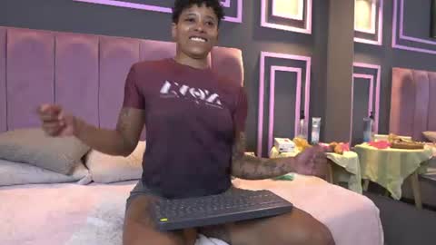 kelly__thomson online show from June 20, 1:25 pm