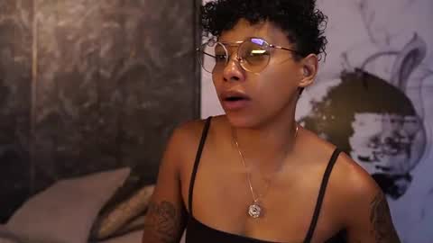 kelly__thomson online show from August 1, 1:13 pm