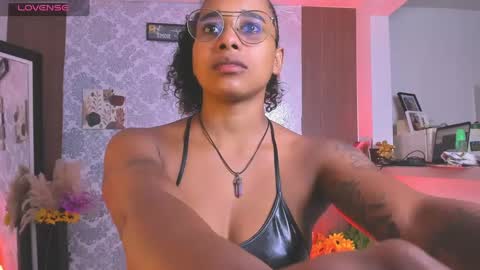 Snapshot of kelly__thomson chatting on September 17, 10:41 pm kelly__thomson online show from September 17, 10:41 pm