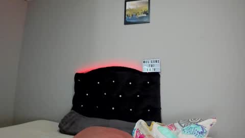 kellyMillian  online show from October 19, 10:12 pm