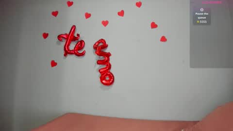 kellyMillian  online show from December 19, 3:32 am