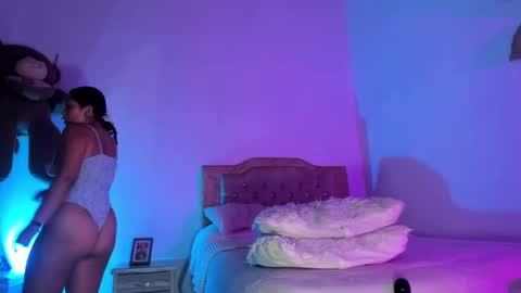 Snapshot of kendall_houle_ chatting on December 12, 7:04 pm KendallHoule online show from December 12, 7:04 pm