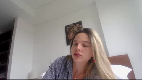 kendall online show from December 12, 8:43 pm