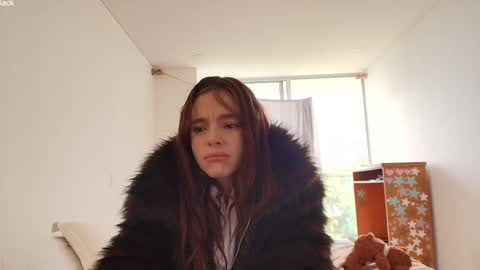 kendall online show from February 24, 6:06 pm