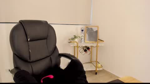 kendra  Benz online show from November 2, 11:35 am