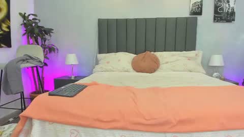 Kendra London online show from August 3, 11:38 am