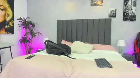 Kendra London online show from April 28, 11:14 am