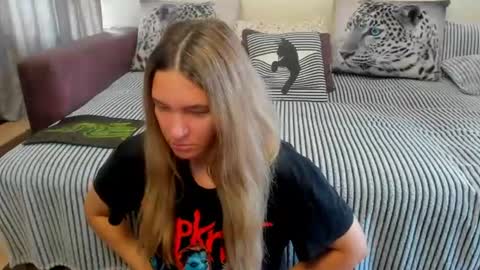 Kendra online show from August 3, 1:20 am