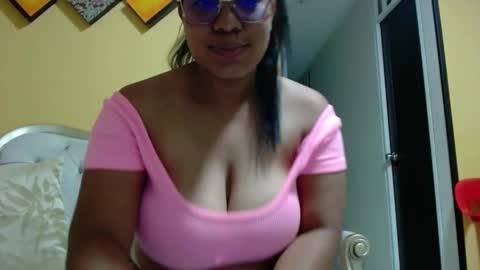 Snapshot of kendrabigass chatting on September 29, 10:48 pm Mamasita online show from September 29, 10:48 pm
