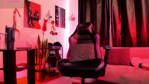 kenia_thompsom01 online show from June 17, 5:36 pm
