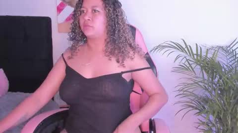 Snapshot of kenia_thompson01 chatting on October 15, 10:29 am 01 online show from October 15, 10:29 am
