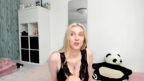 Kenzie online show from April 26, 4:38 pm