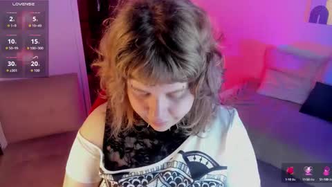 Snapshot of kenziesharik chatting on October 1, 5:23 am Kenzie online show from October 1, 5:23 am