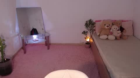 Snapshot of kesha_brooks chatting on October 28, 5:08 pm Mia  online show from October 28, 5:08 pm