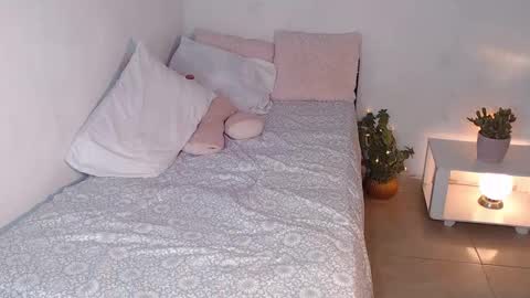 Snapshot of kesha_brooks chatting on December 14, 8:18 pm Mia  online show from December 14, 8:18 pm