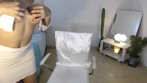 Snapshot of kesha_brooks chatting on March 2, 3:31 pm Mia  online show from March 2, 3:31 pm