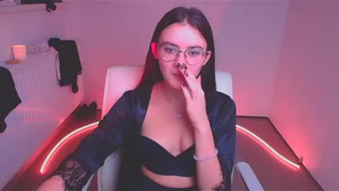 Snapshot of ketrin_pirsss chatting on December 8, 10:47 pm Ketrin online show from December 8, 10:47 pm