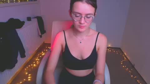 Snapshot of ketrin_pirsss chatting on December 28, 11:26 pm Ketrin online show from December 28, 11:26 pm