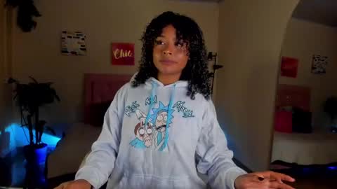 Snapshot of keyla_roberts_ chatting on December 18, 7:41 pm Adhara. Help me reach 100 likes online show from December 18, 7:41 pm