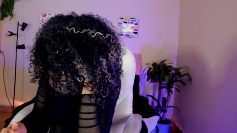 Snapshot of keyla_roberts_ chatting on March 5, 8:55 pm Adhara. Help me reach 100 likes online show from March 5, 8:55 pm